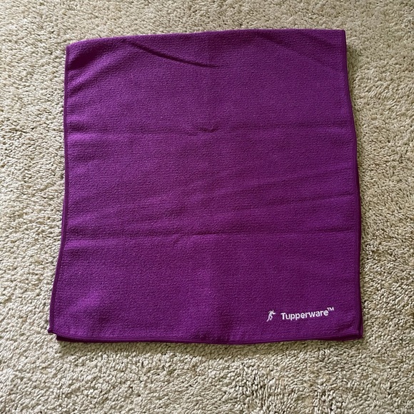 Tupperware microfiber athletic towel - Picture 1 of 8